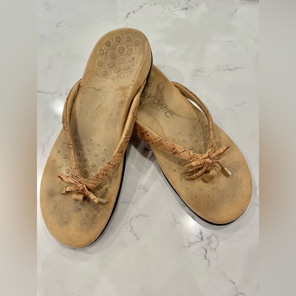 Vionic Bella Cork Flip Flops, size 8.